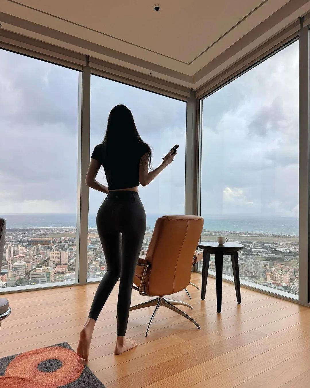 但是小姐姐的颜值也还不错这个身材脸已经不太重要了啊!