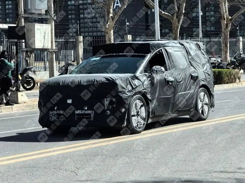 理想M8曝光！造型酷似MEGA，网友：TO BE OR NOT TO BE？