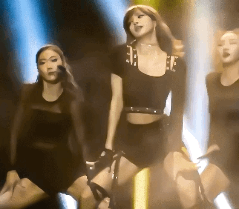 韩国女星成名流量属性:动作猥琐,露骨穿着,只为夺人眼球