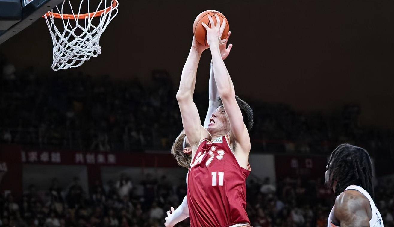 新疆男篮vs浙江!邱彪瞄准总决赛,赵睿渐入佳境,cctv5_