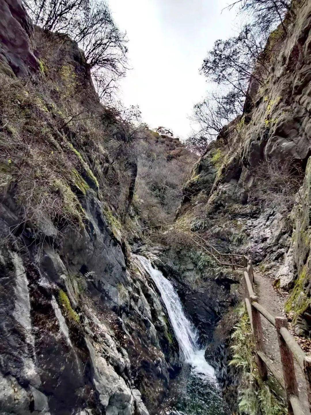 西安金龙峡享受休闲十足的秦岭山水游,风景虽不出众却相当亲民