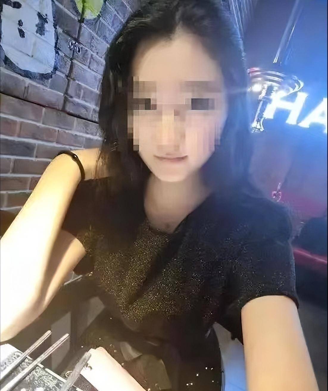 2018年,空姐午夜打车,司机夸她好看想亲一口,空姐和司机都死了