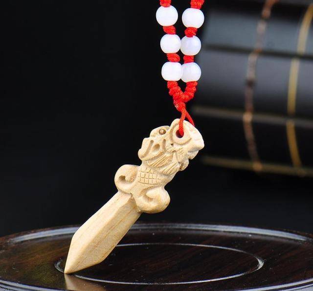 僵尸电影中林正英常用桃木剑驱魔,桃木剑何以有辟邪功效