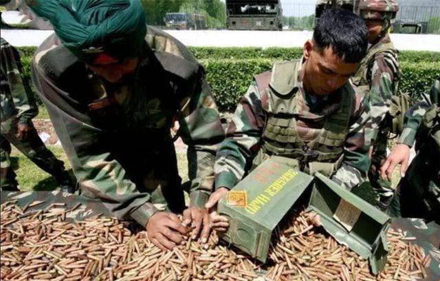 从真正的1962年战争来看,简直不堪一击,所以印度军队其实很弱,军事