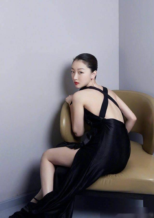 31岁周冬雨,性感写真让人目不转睛!_身材_生活_成为了