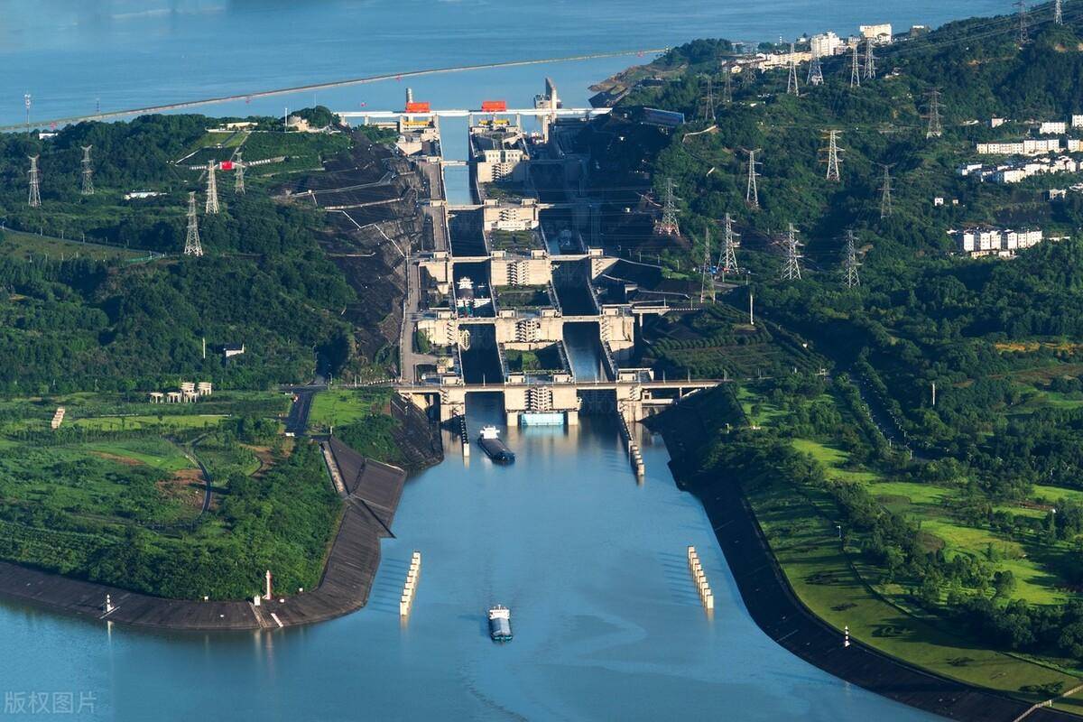 三峡大坝怎么过船图解图片