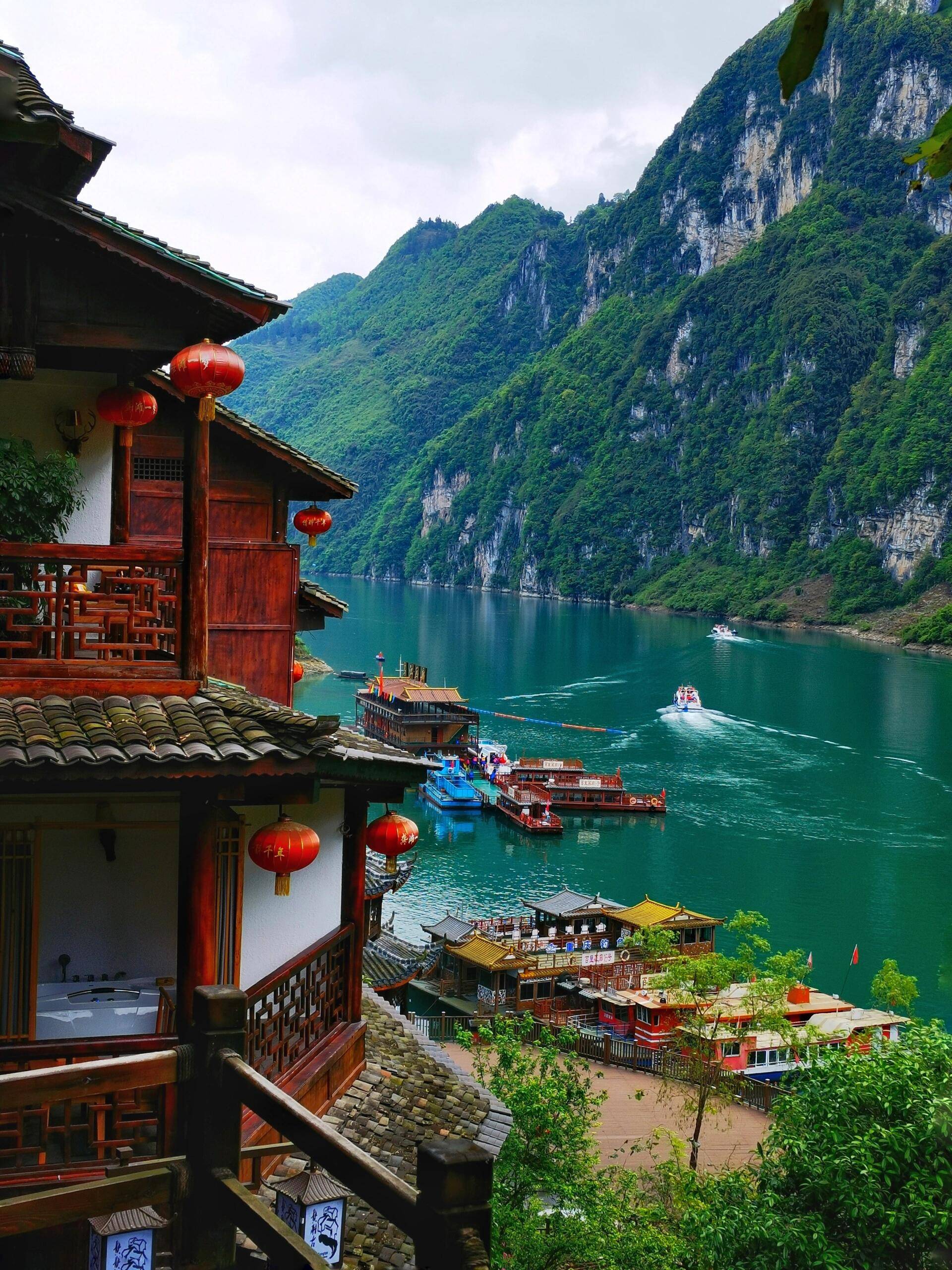 到重庆玩跟团的价格,本地旅游团联系方式,精品攻略分享