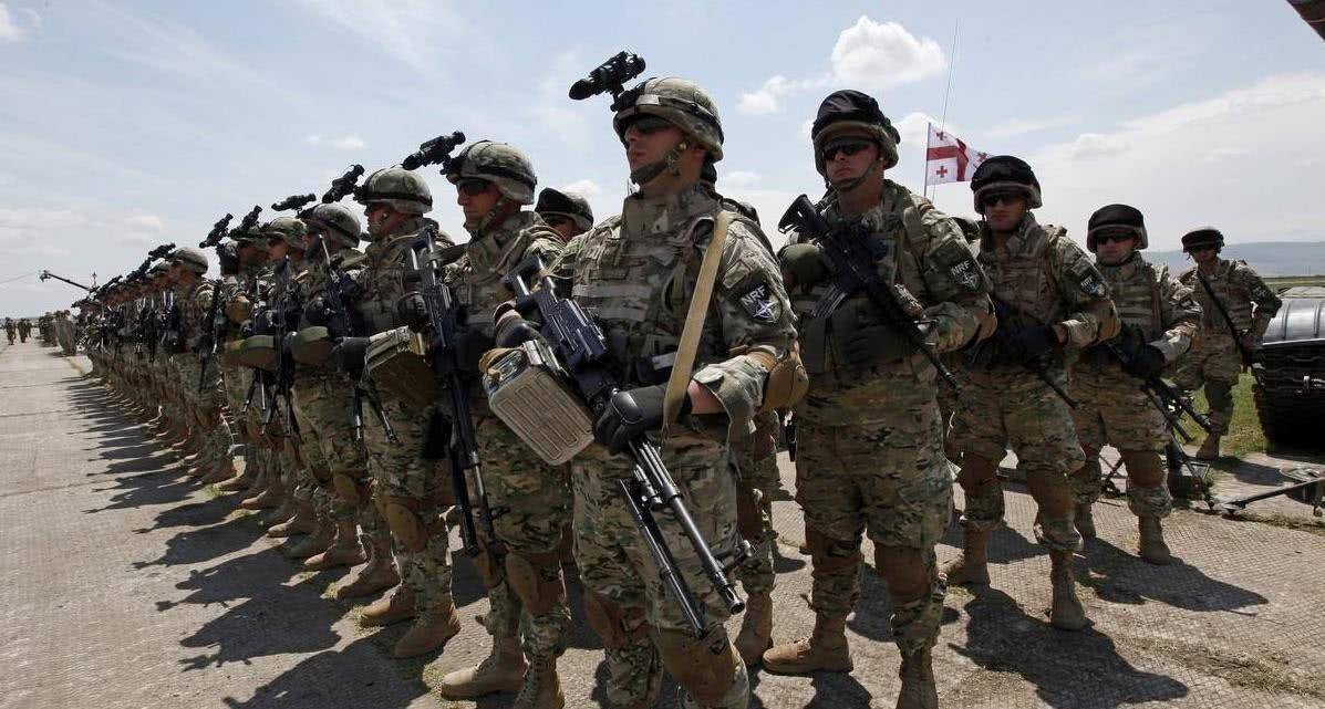 看看他们喝什么矿泉水,没冤枉他们_美国_战争_军队