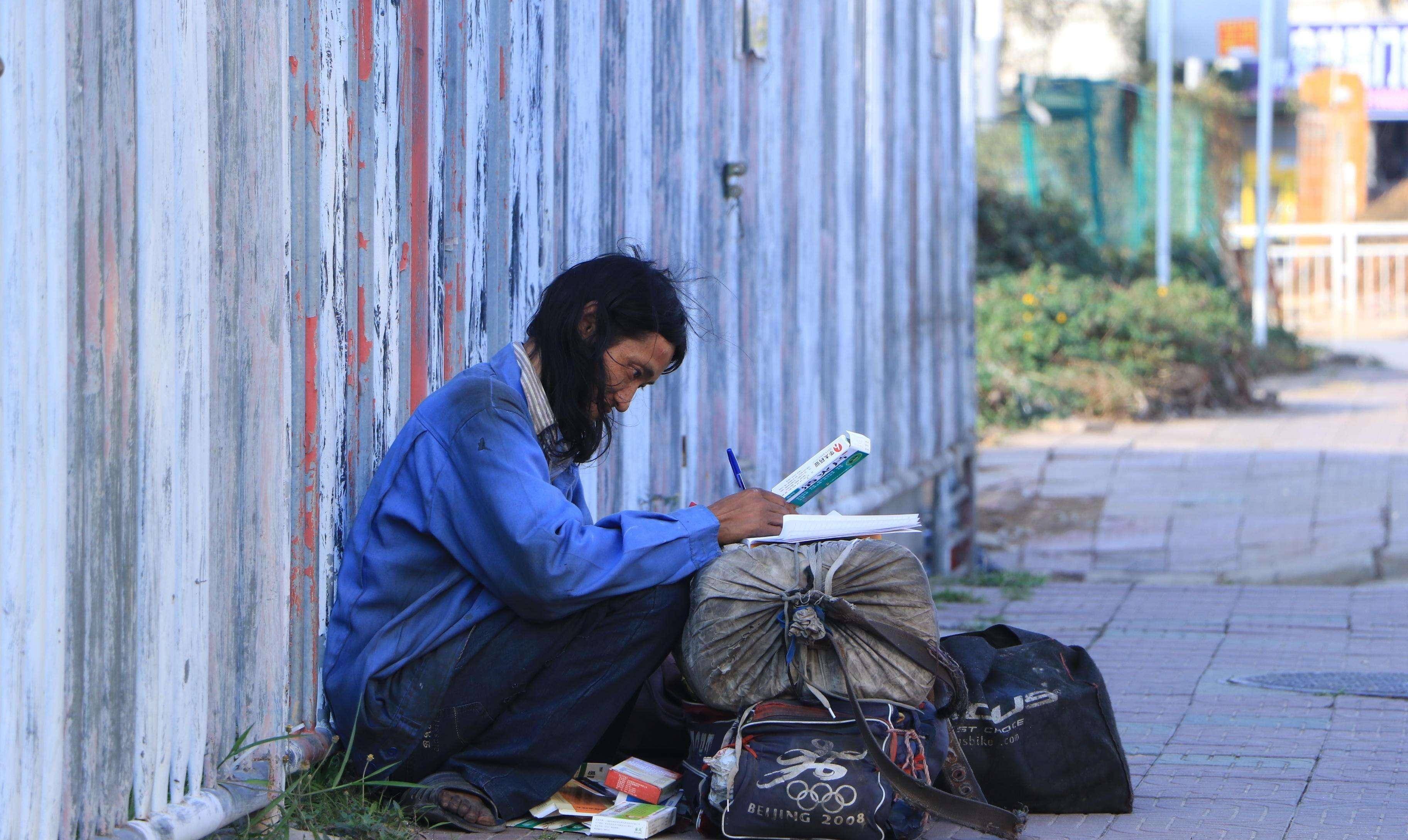 "山寨手机王子"陈金陵:曾坐拥上亿资产,如今成为街头流浪汉