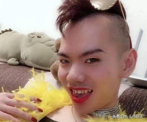 一些男艺人为了哗众取宠,还搞起了"男扮女装",真的是为了红都没有