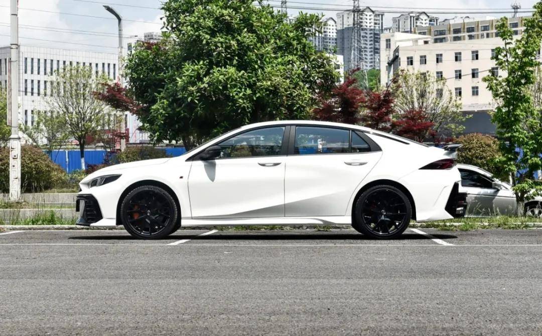 此外,新车全系车型还将升级米其林r18性能轮圈,以进一步提升车辆操控