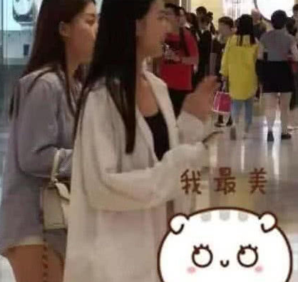 女生因撞脸刘亦菲被要求签名,当她转过脸那一刻,全网沸腾了
