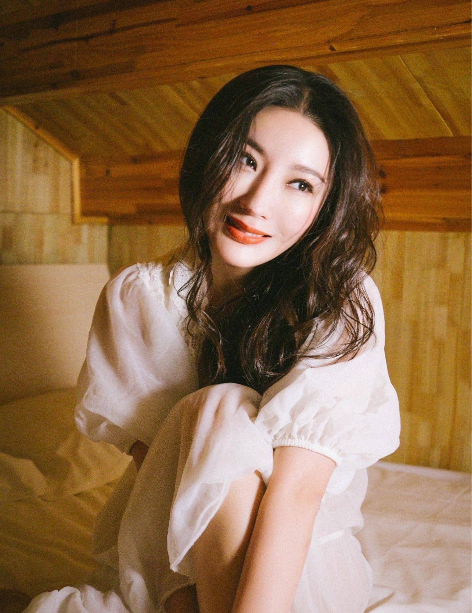 "乳神"王李丹妮:因傲人身材成名,却惨遭渣男利用,现状如何?