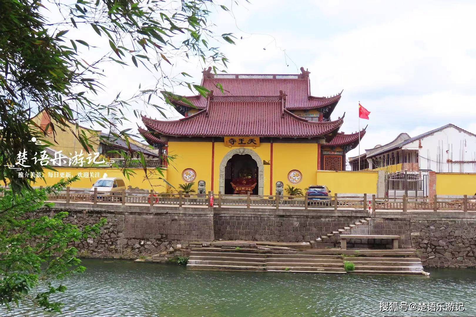 浙江这个寺院名字很大牌,与宁波十大名桥之一相邻,对岸景色很美_天王