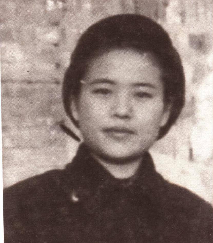 在烈士陵园扫墓,十几年后才得知,那里葬有他的生父_董耀_张博_蔡正国