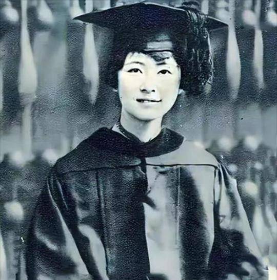 周如枚遵循父亲的意见,便和梁从诫协商,希望梁鉴能够改姓周.