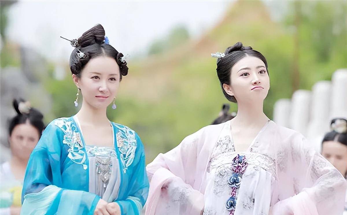 许多电视剧中的女主人公,都会有这样的表情.