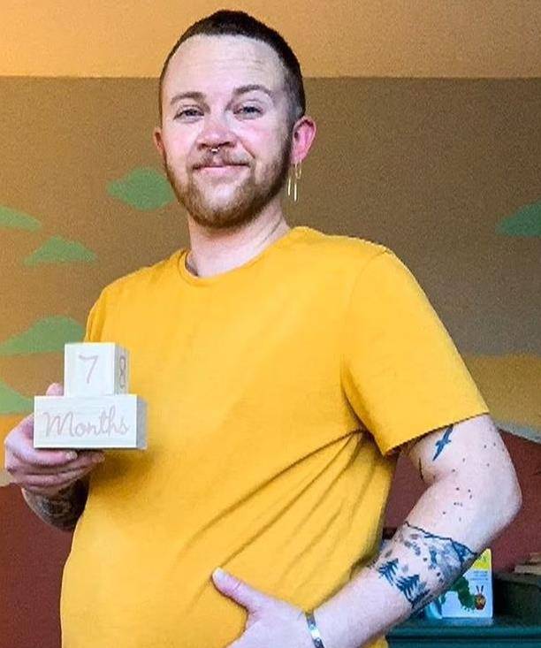 20年,美国男子自然怀孕,成功产下男婴,问题来了,是叫妈还是爸_贝内特