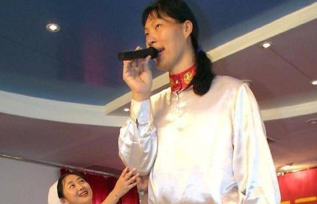 女巨人曾金莲,14岁身高超姚明,一顿吃2斤米饭为何遗体仍未火化