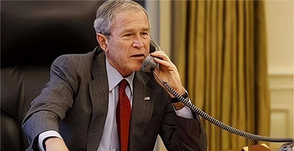 小布什当了八年总统,被美国民众骂了12年,网友:他帮了中国大忙