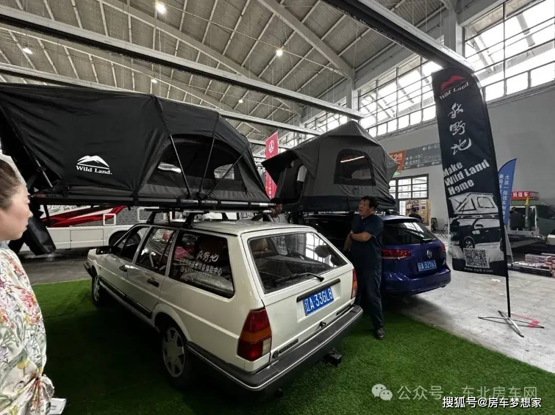 露营装备,帐篷,睡袋,防潮垫,吊床,可折叠桌椅,野餐包,烧烤炉,淋浴箱