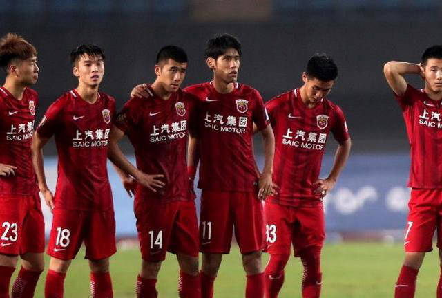 穆帅大胆之举!上港实现两翼齐飞,王燊超默默接受板凳命运