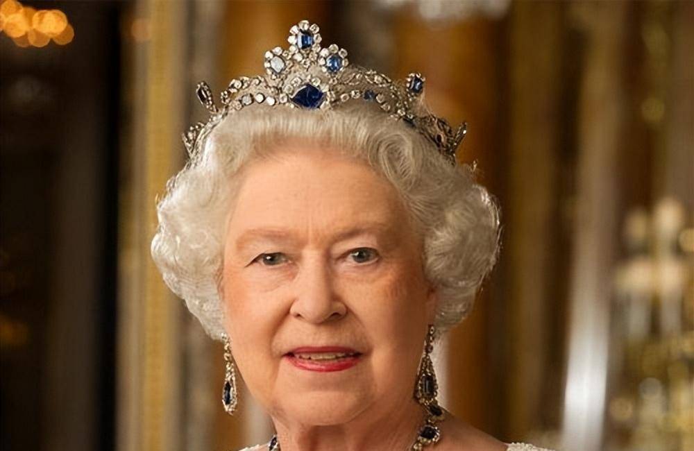 伊丽莎白二世出生于1926年,原本按照继承位置来说,伊丽莎白二世是不