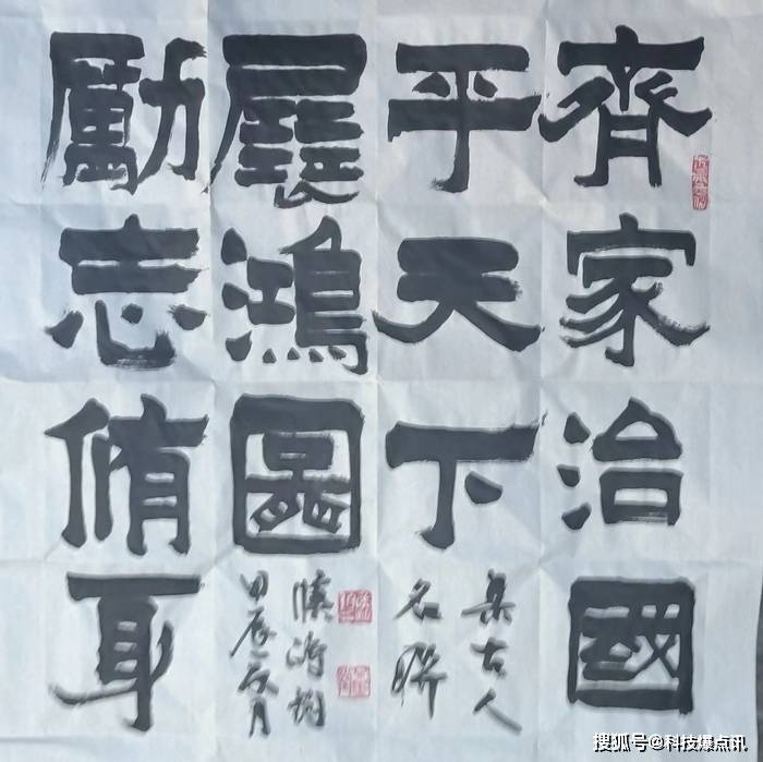 二爨碑坐落于我国云南省曲靖市,指的是国家重点文物保护单位《爨龙颜