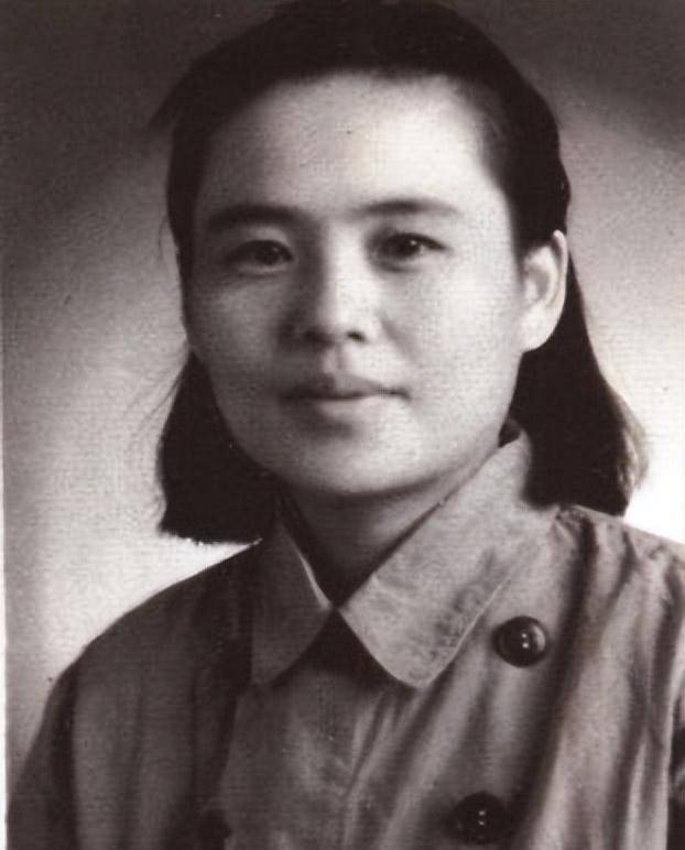 在烈士陵园扫墓,十几年后才得知,那里葬有他的生父_董耀_张博_蔡正国