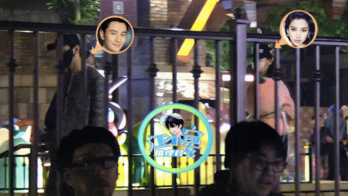 离婚后首次合体,黄晓明baby带小海绵去迪士尼游玩,全程极少沟通