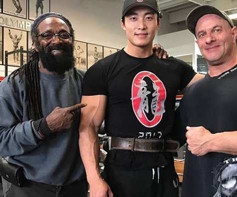 他是公认的冠军教父,很多知名健美冠军都是他的徒弟