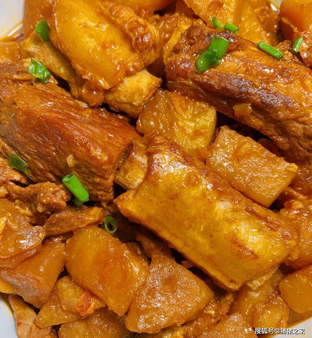简单又省事,这样炖一锅,有肉有菜,满足全家人_排骨_土豆_电饭锅