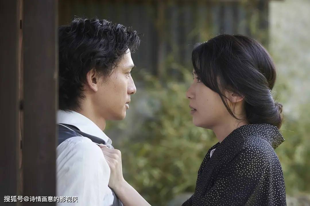 在京都的生活中,园子偶然结识了雨宫的上司越智(安藤政信 饰).