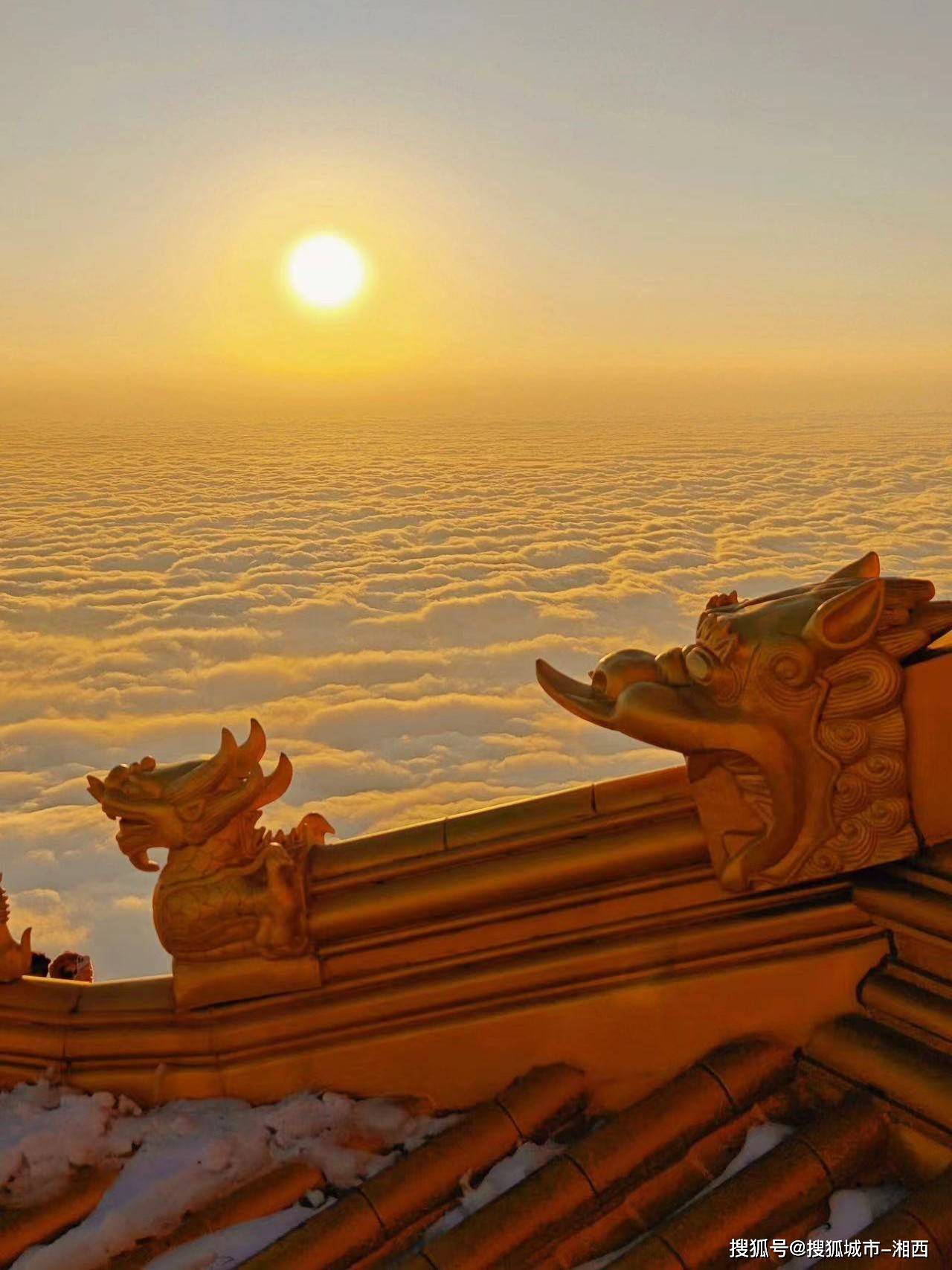 体验禅意佛教圣地,历史深远秀美山水,如诗如画四川峨眉山:人间仙境的