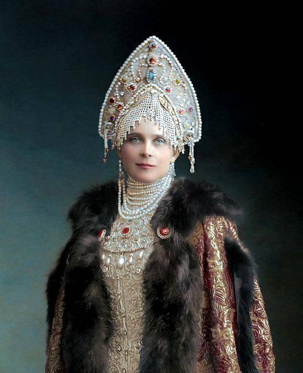 齐娜伊达:有蒙古血统,珠宝能买下俄罗斯,儿子用美人计手刃妖僧