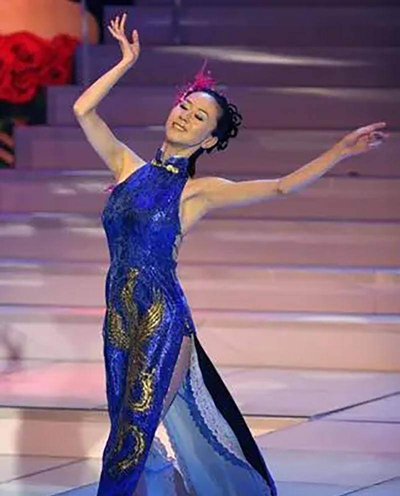 "人体模特"汤加丽:和丈夫离婚,遭父母嫌弃,如今46岁仍单身