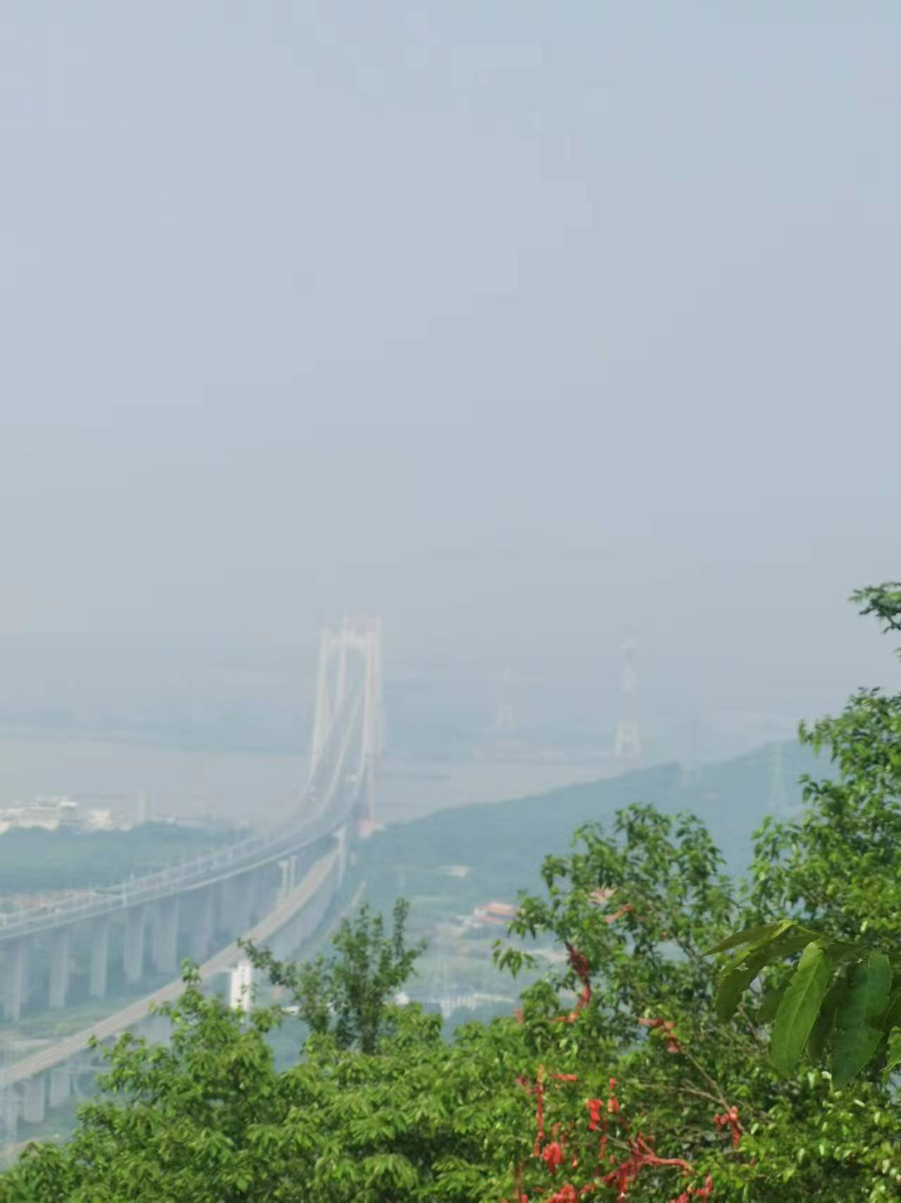 雄峙江浒 扼锁大江,圌山好风光