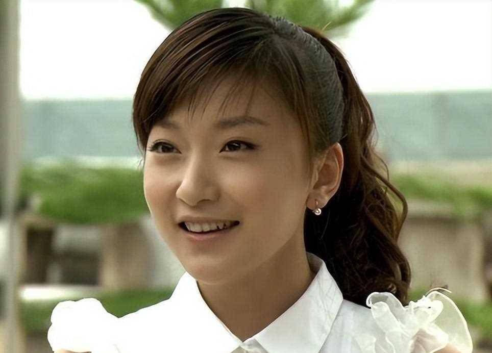 金玫玫的小翘臀,关婷娜的大胸怀,组成了象牙山最美母女