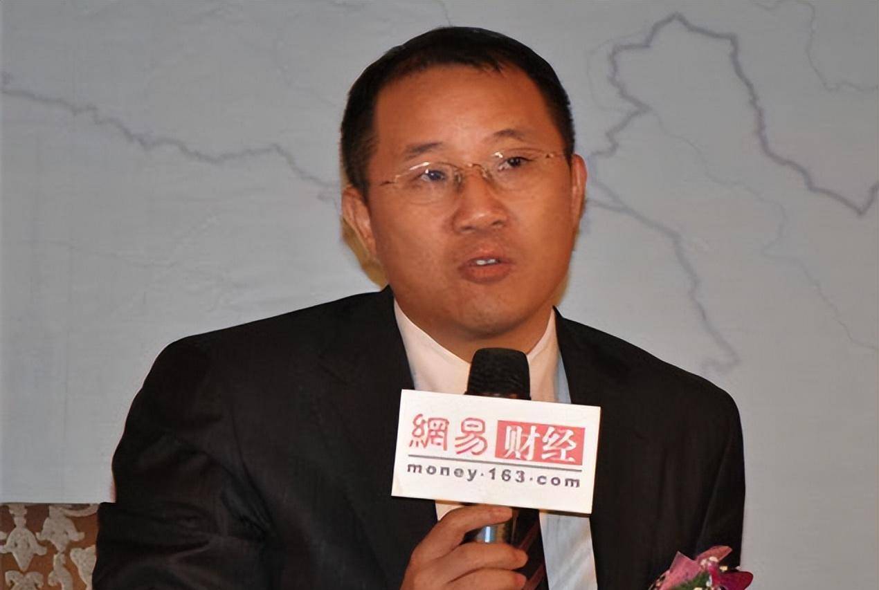 温州首富周旭辉:38岁融资9950万,44岁娶小10岁女明星,如今入狱