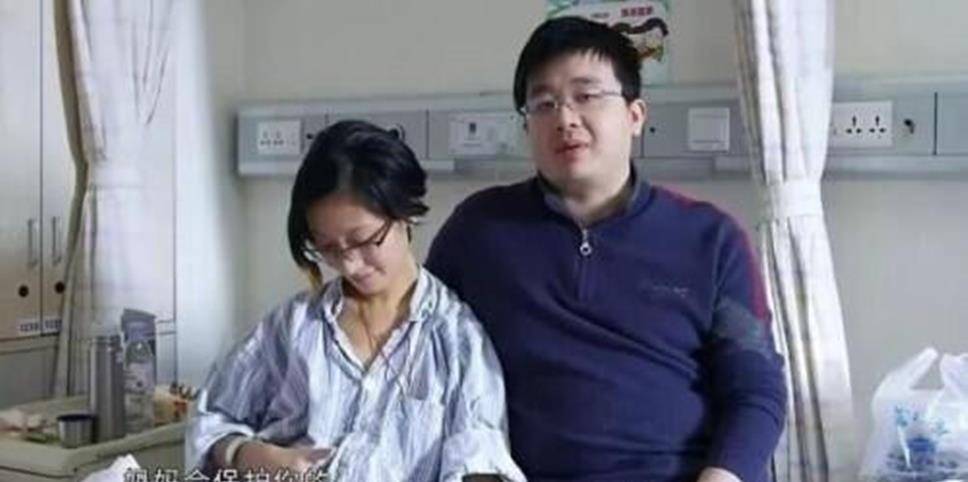 韩诗俊发愣片刻,反应过来,抱住了张丽君,声泪俱下地说:"比起孩子,我更