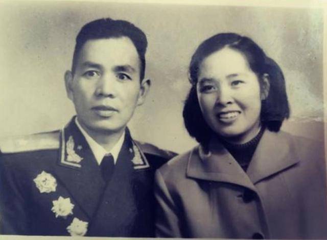 1999年9月,丁盛将军在广州因病去世,享年86岁.