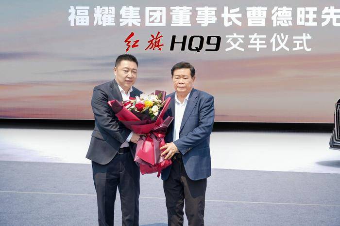 玻璃大王"曹德旺:曾想和妻子离婚,妻子一句话令他回心转意