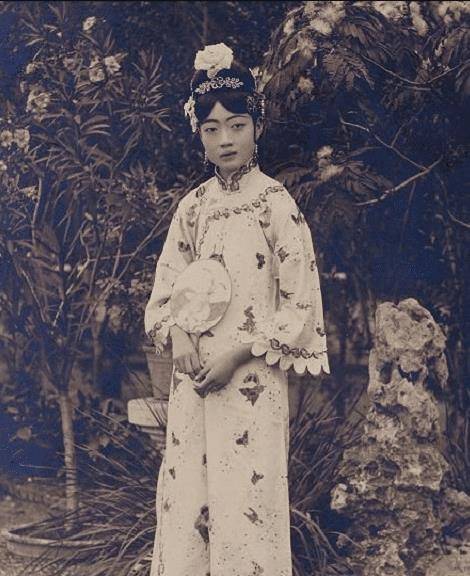 溥仪为什么不能生育?看看年少时太监宫女们,都对他干了什么