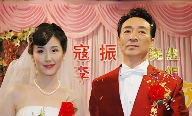 李婷:嫁给大21岁的寇振海,为54岁的他生儿子,婚姻状况如何了?