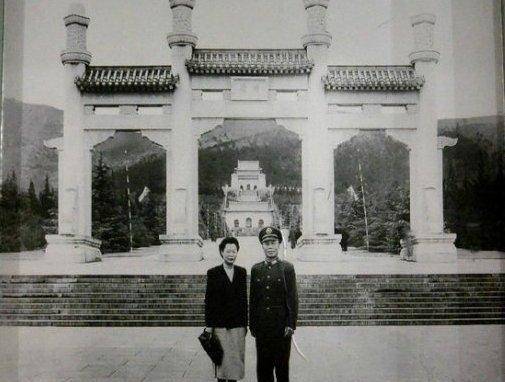 于是就将郭德洁给带走了,留下李秀文独自待在家乡.