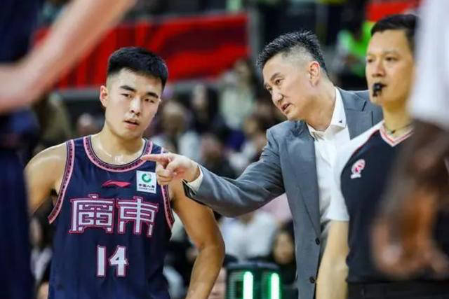 杜锋果断决策,豪门球队调整阵容,朱芳雨期待新局面,赵继伟追寻胜利