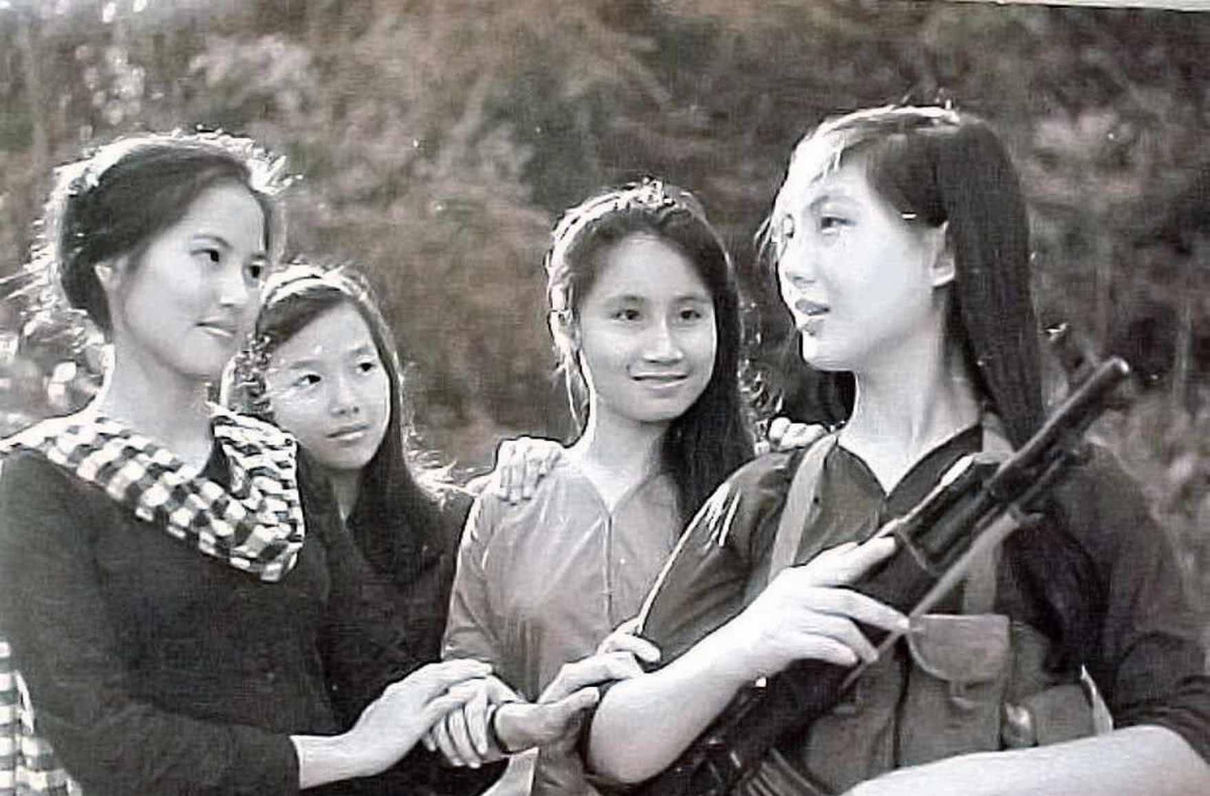 越南女特工这方面可谓是源远流长,因为越南近代史几乎都在打仗.