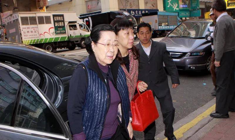 刘銮雄病入膏肓,辛苦打拼一辈子的财产,终将被外人分享,真可悲