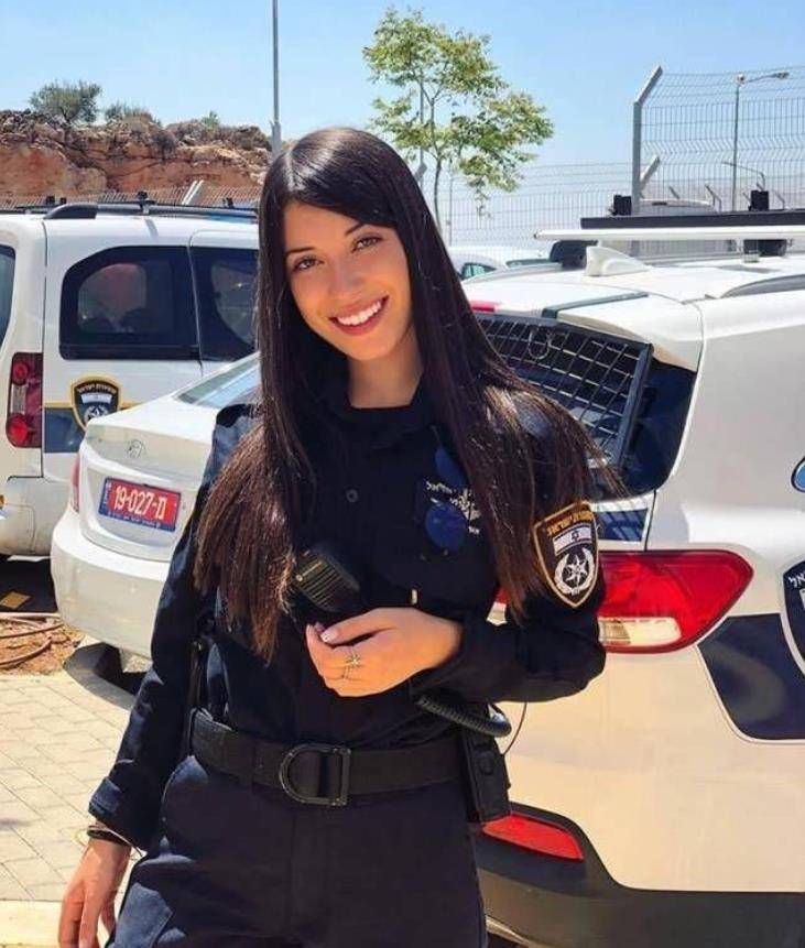 女警察被恐怖分子图片