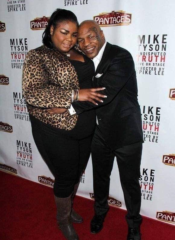 泰森的大女儿:身高1.8米,为爱减肥100多斤,母亲是没名分的护士